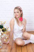 Babe xxx - Sweetie on the floor - Fantezii si intamplari din viata de cuckold